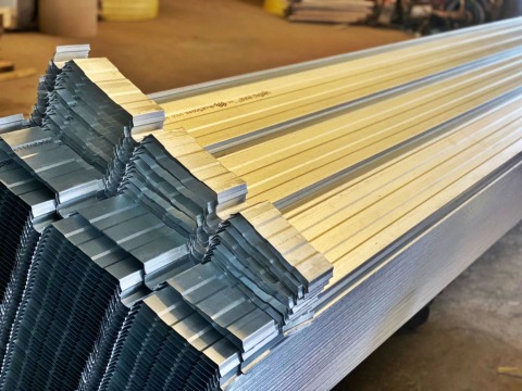 ผู้ผลิตขายส่งแผ่นหลังคาเมทัลชีทติดฉนวน PE